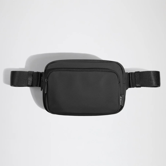 NWOT The Small Everywhere Sling Bag - Black - Picture 1 of 6